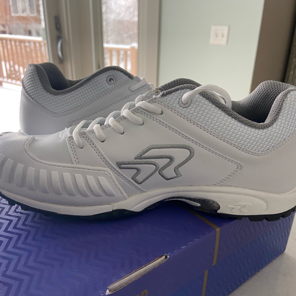 BRAND NEW Ringor Softball Turf Shoes
